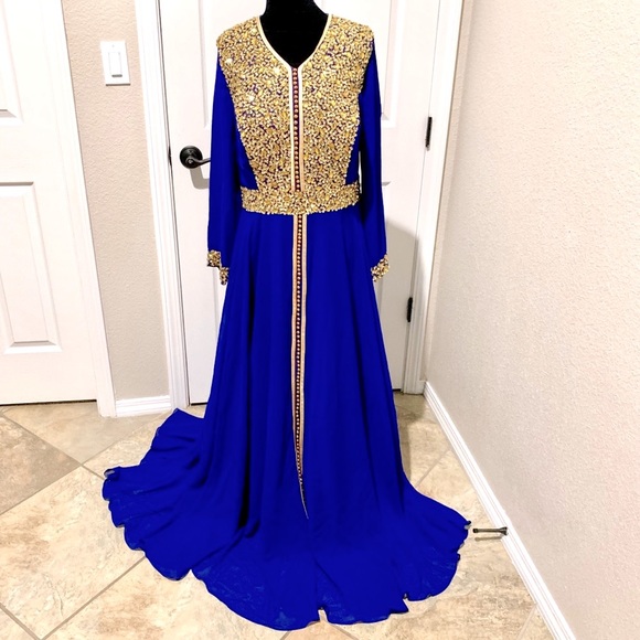 Gorgeous Evening plus Dress - Picture 3 of 7